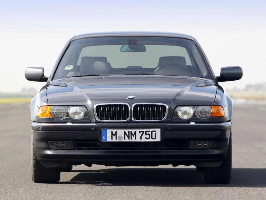  BMW 750iL 1998 года  (фото 14 из 15)